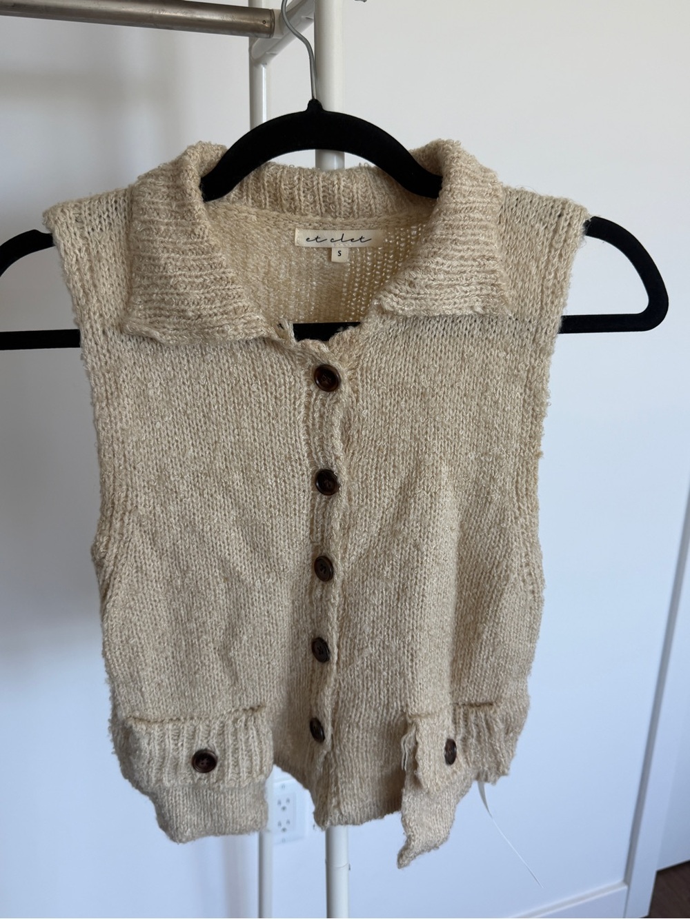 Et Clet Cream Knit Button-Front Sleeveless Sweater Vest - Small